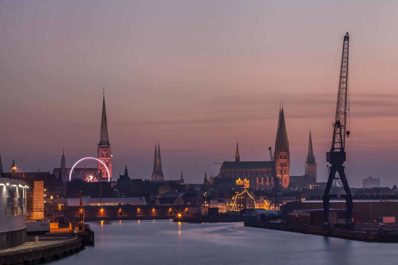 Hotel Die Reederin Lubeck Bagian luar foto